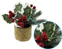 Букет хвойный декоративный с ягодами и листьями в корзиночке Размер: 12х12х18см