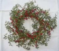 Венок новогодний с ягодками 60х60х10см